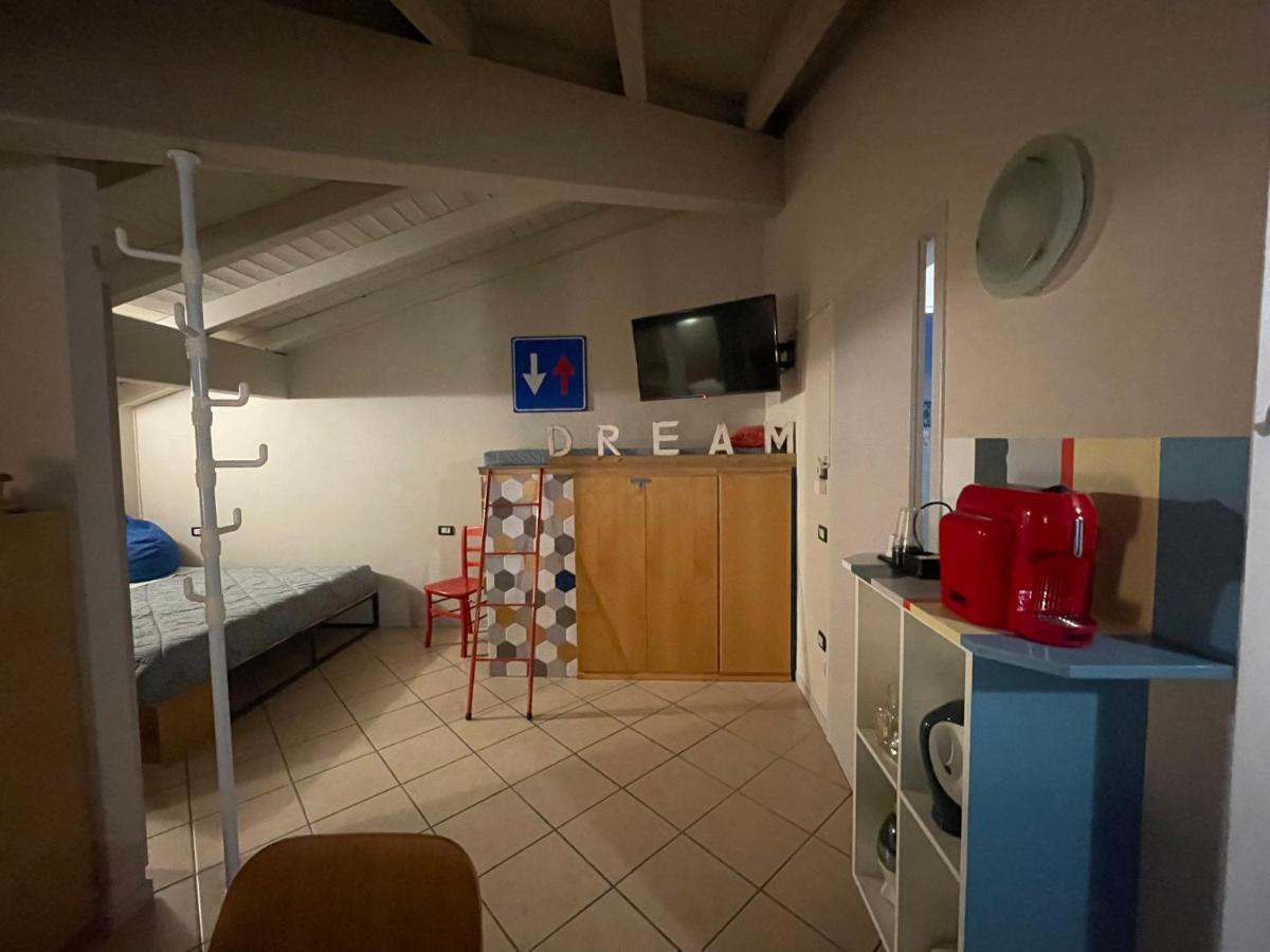 Mansardine Metropolitane Apartment Brescia Bagian luar foto