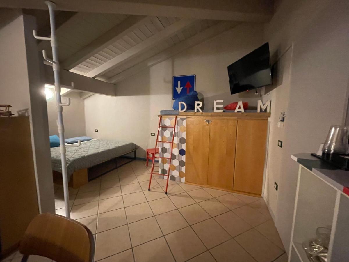 Mansardine Metropolitane Apartment Brescia Bagian luar foto
