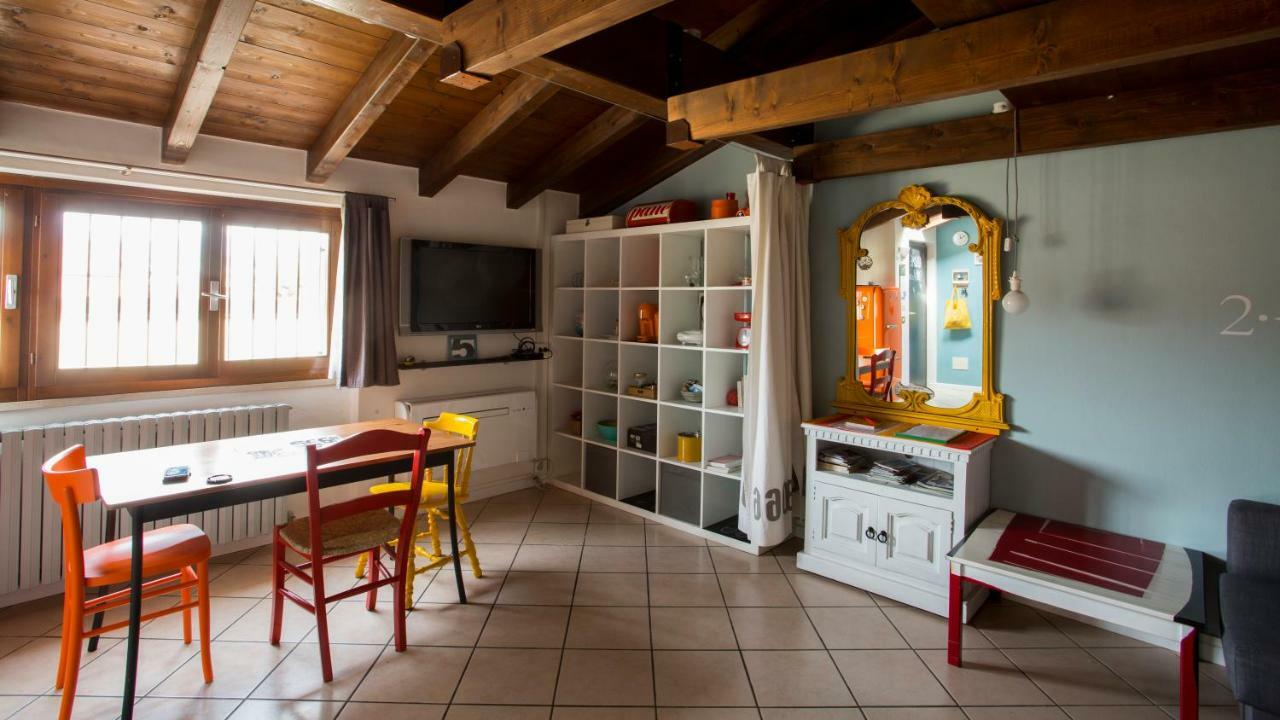 Mansardine Metropolitane Apartment Brescia Bagian luar foto