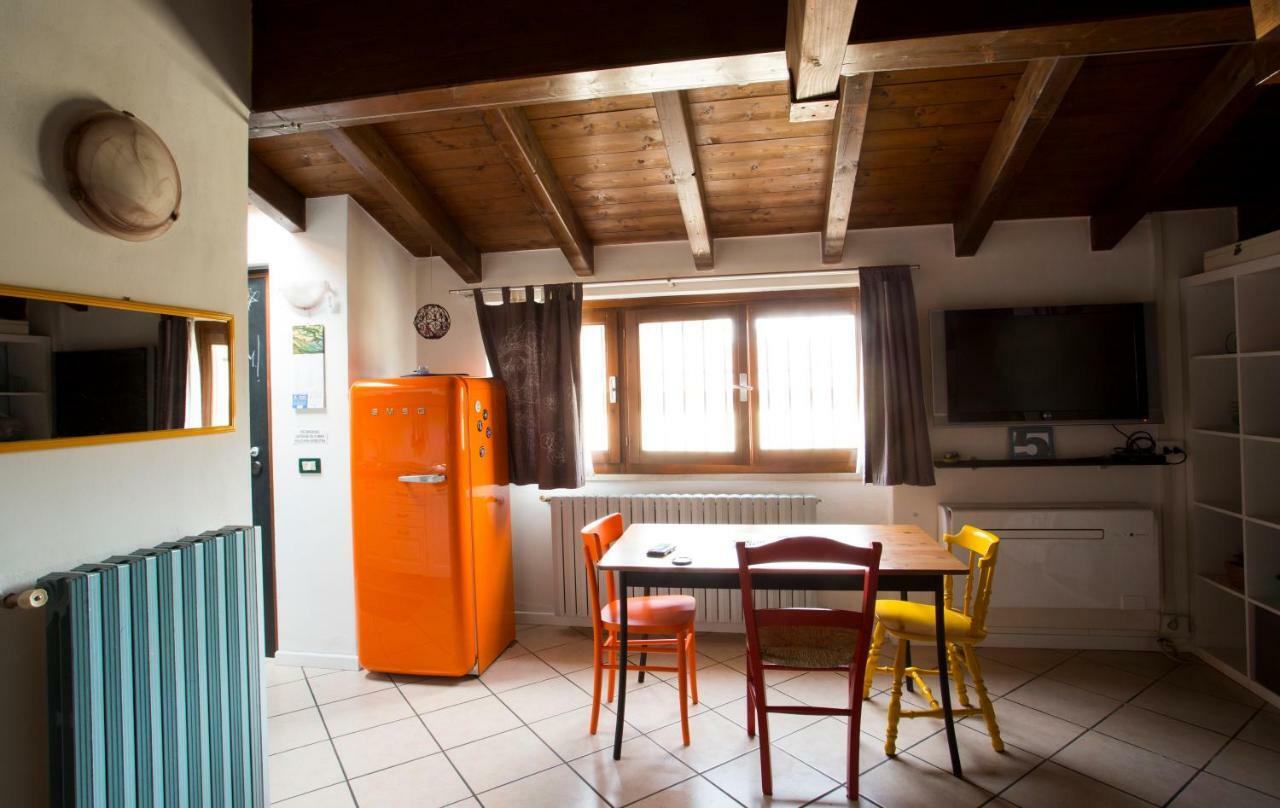 Mansardine Metropolitane Apartment Brescia Bagian luar foto