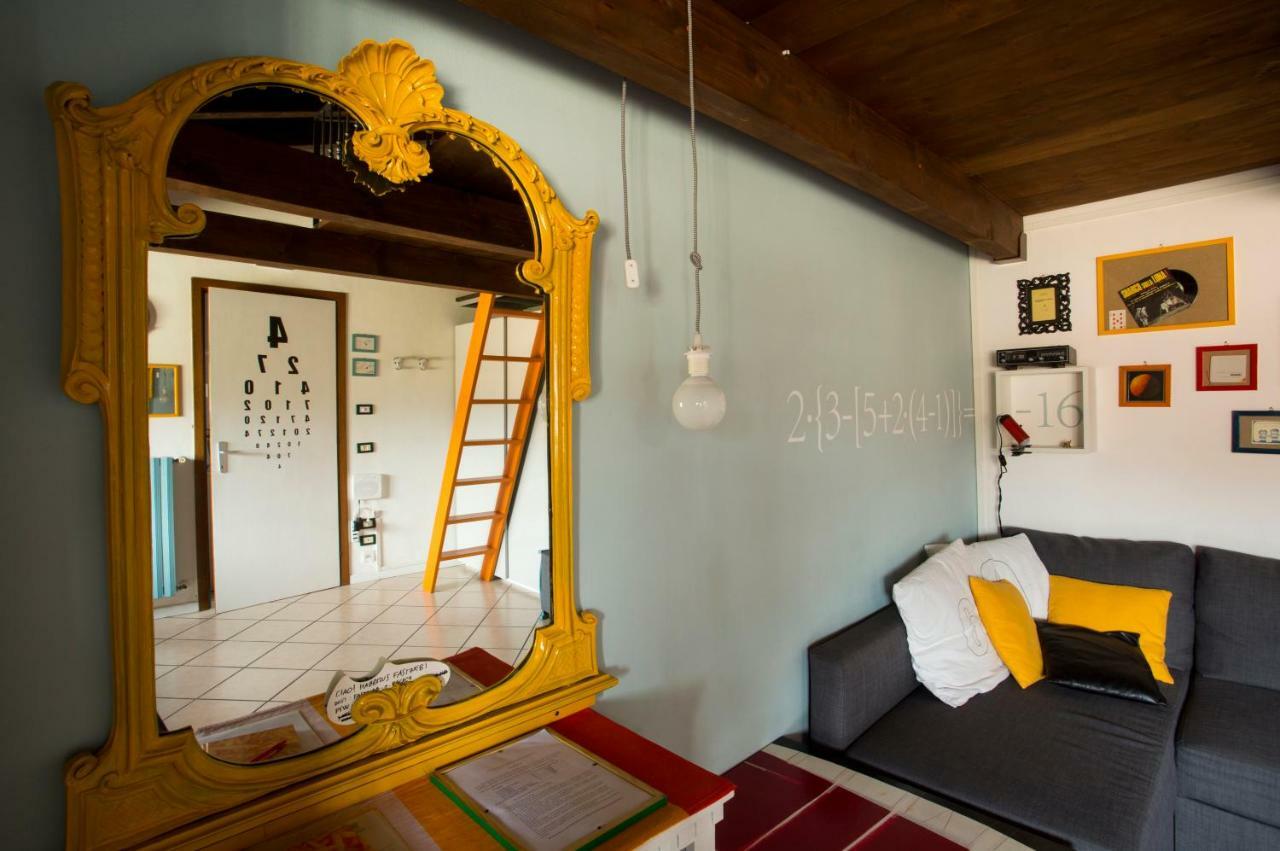 Mansardine Metropolitane Apartment Brescia Bagian luar foto