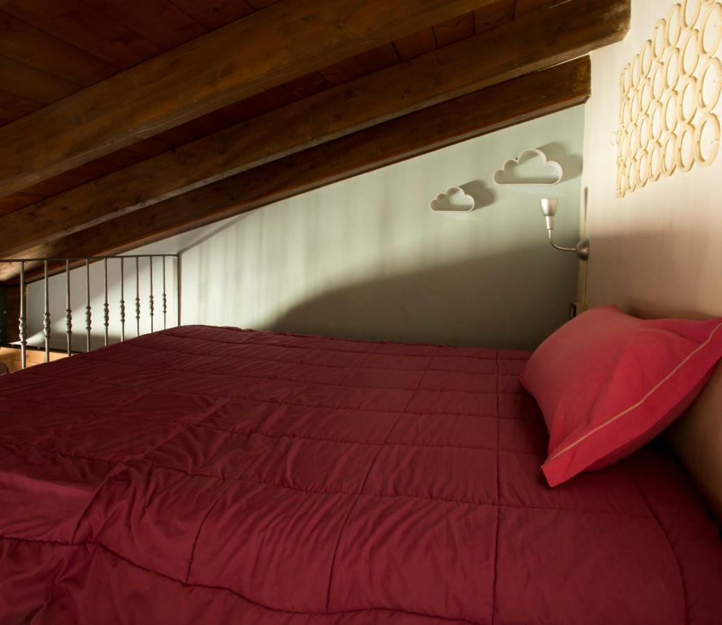 Mansardine Metropolitane Apartment Brescia Bagian luar foto