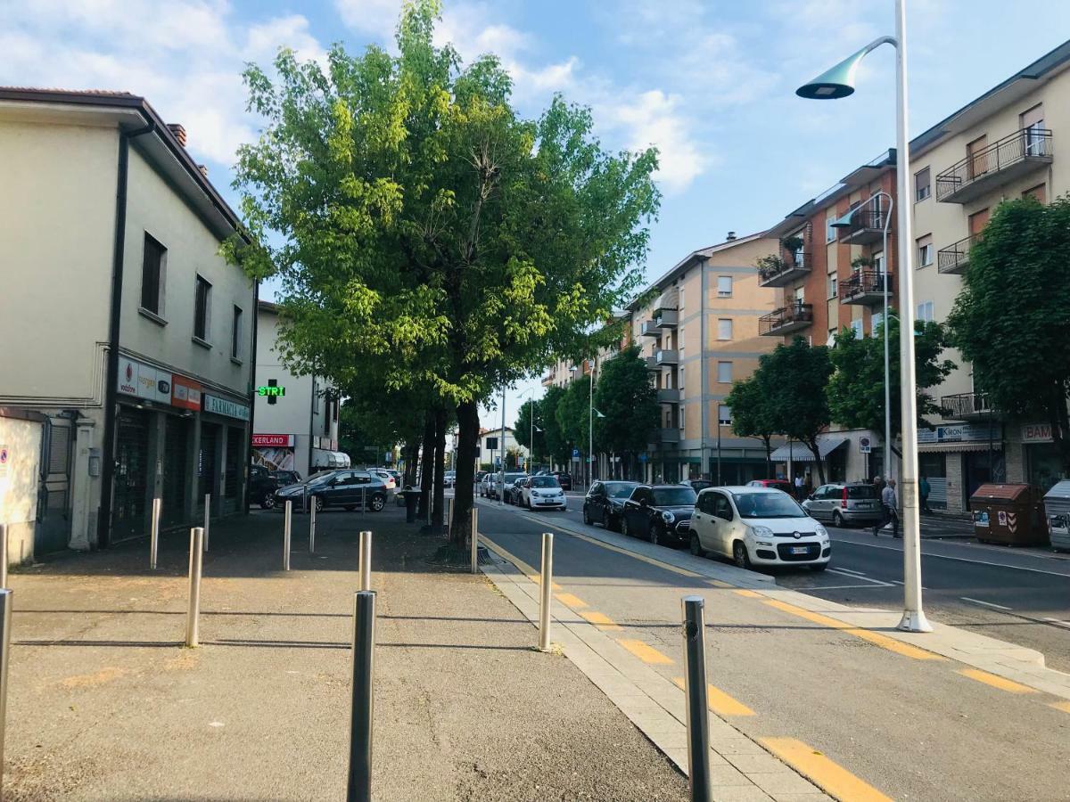 Mansardine Metropolitane Apartment Brescia Bagian luar foto